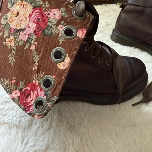 Dr. Marten Triumph floral fold over combat boots size 8 - Picture 3 of 11